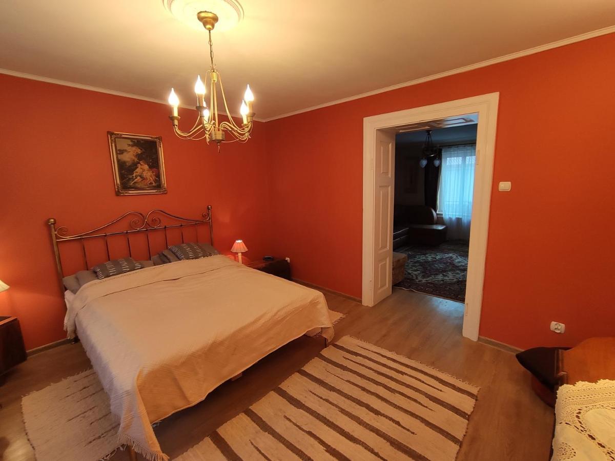 Dom Pod Zegarem Lägenhet Przemyśl Exteriör bild